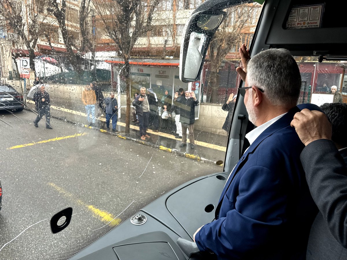 Siirt halkının bu teveccühüne, bu sevgisine layık olmak için elimizden gelenin en iyisini yapmaya çalışacağız.

Gönüller bir oldu, olmaya devam edecek. #BizimleOlur #siirt