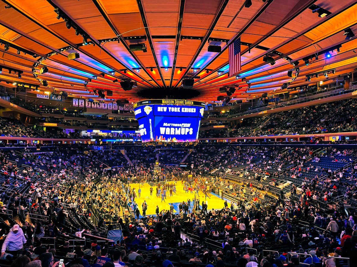 Leo_Hewitt_'s tweet photo. nyknicks game https://t.co/mZPp1B9TRh