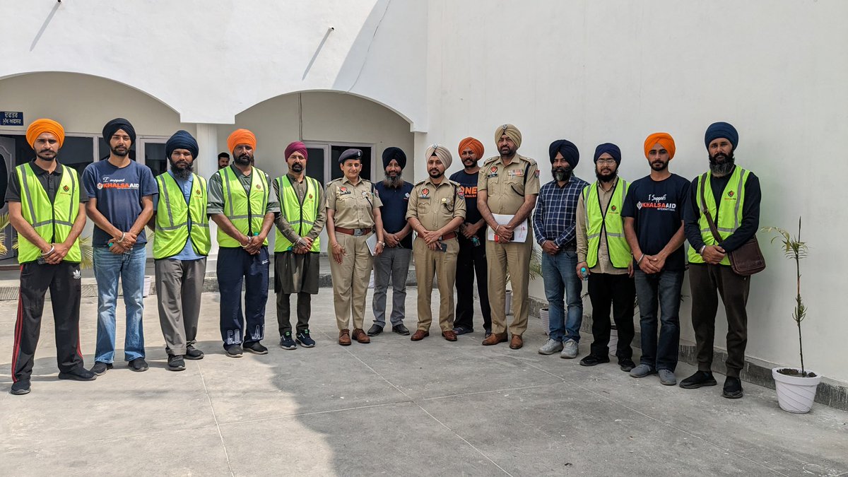 Their service to humanity across the globe is the epitome of selflessness and religiosity. Proud to have met and interacted this group of volunteers as part of #HollaMohalla celebrations. Their energy and zeal are exemplary and inspiring. @RupnagarPolice