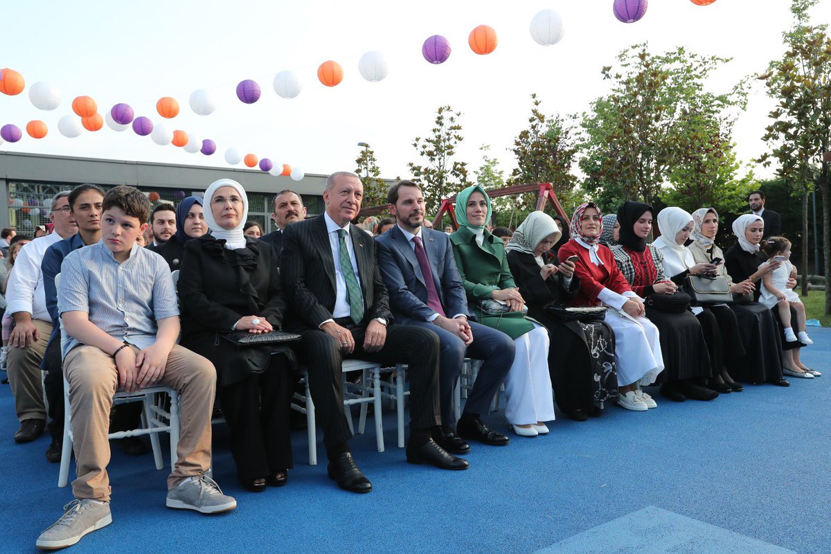 Aile, hayatın en değerli hediyesidir.