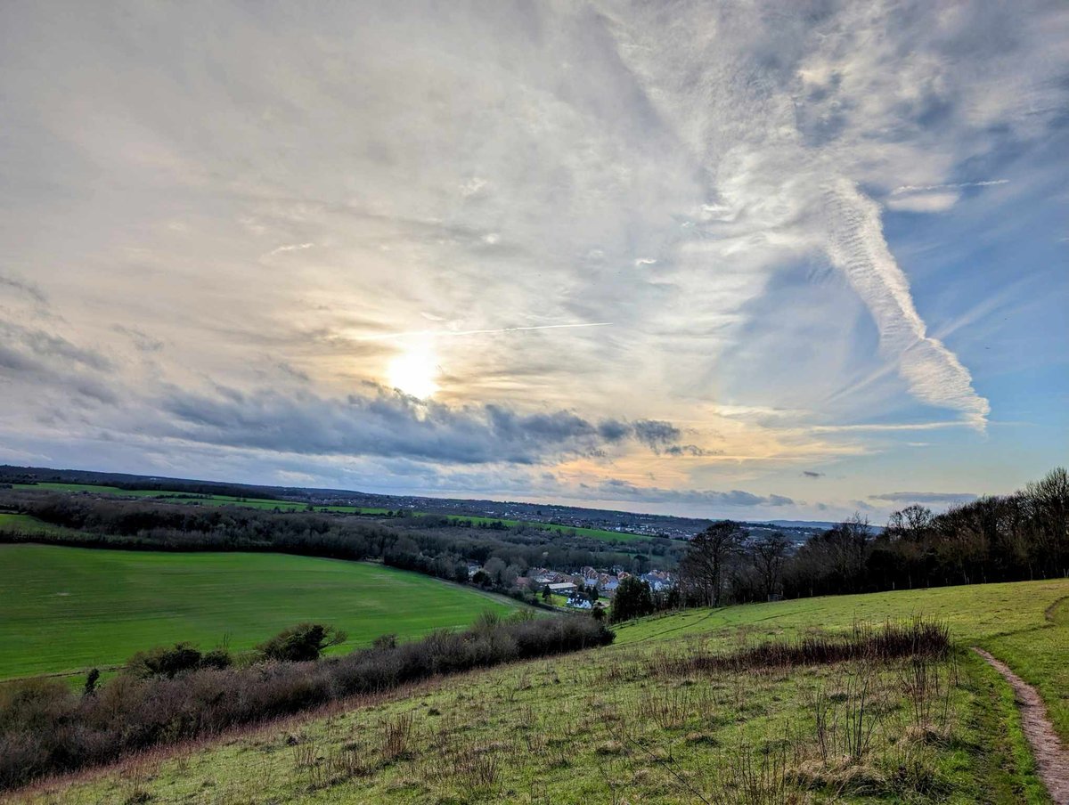 Panoramic views from Darland Banks, outside Gillingham. 🌅 Today's #PhotoOfTheDay was sent to us by Tina Shaw. 📸