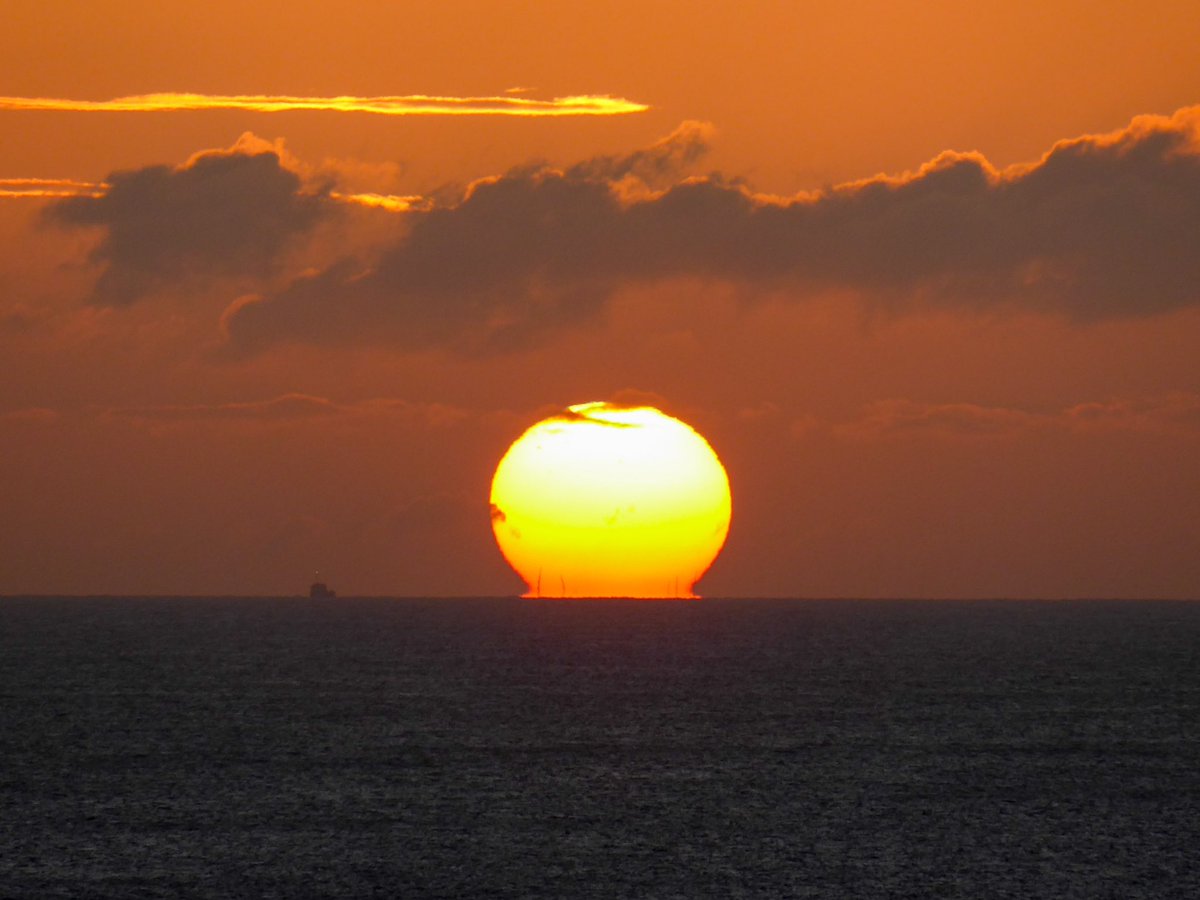 Richard Lashley (@rydewalker) on Twitter photo #landscapephotography #sunrise #IOW #IsleofWight #AONB #IsleofWightNationalLandscape #IsleofWightNL #Coast <a href="/iwightradio/">Isle of Wight Radio</a> <a href="/VisitIOW/">Visit Isle Of Wight</a>
Moon set and sun rise from the Isle of Wight on March 24th. #landscapephotography #sunrise #IOW #IsleofWight #AONB #IsleofWightNationalLandscape #IsleofWightNL #Coast <a href="/iwightradio/">Isle of Wight Radio</a> <a href="/VisitIOW/">Visit Isle Of Wight</a>
Moon set and sun rise from the Isle of Wight on March 24th.