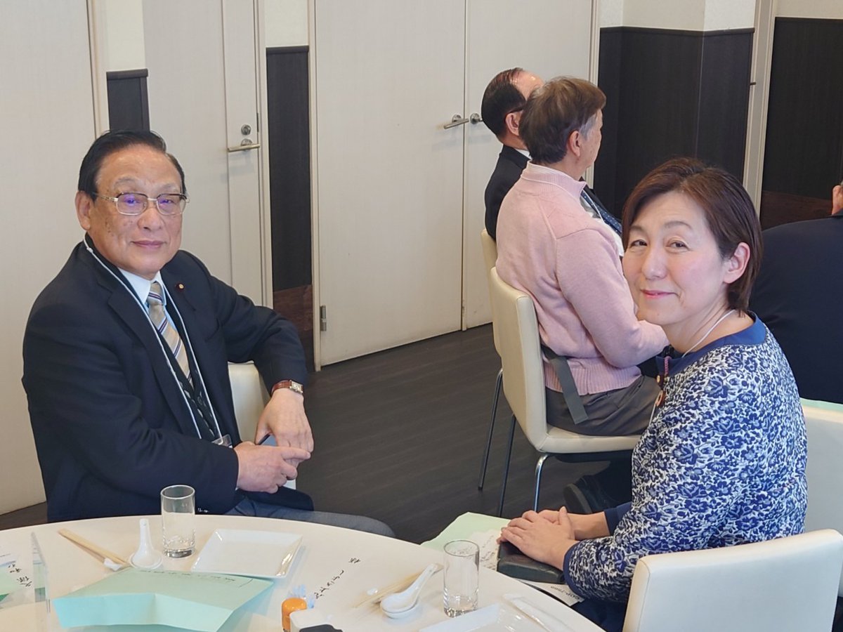 spacemom2019's tweet photo. #横浜花博花だより 推進実行委員会@瀬谷!花博実現にご尽力された #花上きよし 市議、#太ひでし 衆議と。米軍からやっと返還された広大な土地でグリーンエキスポが2027に開催!歌で躍りで盛り上げる地元市民の心意気✨今週下旬?外交防衛委員会で花博関連法案、私は応援の思いで質疑に立ちます😃 https://t.co/a45sYPL3YU