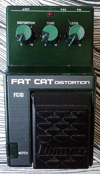 What was your first guitar pedal? 🤔 Mine was the @ibanezofficial fat cat FC10 distortion pedal 🔥🔥🔥Capable of melting faces and sounding heavy as hell although as my taste for clarity developed, the psychedelic fuzz became an issue. #guitars #guitarpedals #effects