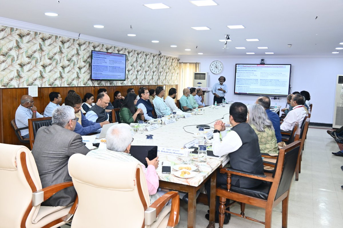 A glimpse of the 61st Research Council meeting chaired by Dr. Debabrata Kanungo, Former Additional Director General @DghsIndia. @CSIR_IITR thanks all the RC members for their unwavering support for the institutional growth @CSIR_IND @EnnBeeIITR @DrNKalaiselvi