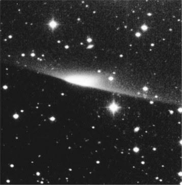sayan_dey's tweet photo. 24 March 1993 (31 years ago): Comet Shoemaker–Levy 9 was discovered by Carolyn and Eugene Shoemaker, and David Levy at the Palomar Observatory in California.

[3]

#ThisDayInHistory #History #OnThisDay #OTD #ShoemakerLevy9 #Comet #CarolynShoemaker #EugeneShoemaker #DavidLevy https://t.co/YLaO8kMP8l