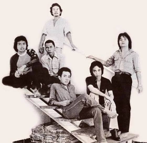 gibsgibgib's tweet image. band kayak Sore dan band terusan dari Guruh Gipsy itu hanya muncul 30 tahun sekali. Pola yang berulang; anak-anak Menteng coba bikin musik, referensi yang apik, jujur dari hati. Kejadian yang hanya akan berulang, 30-40 tahun sekali.