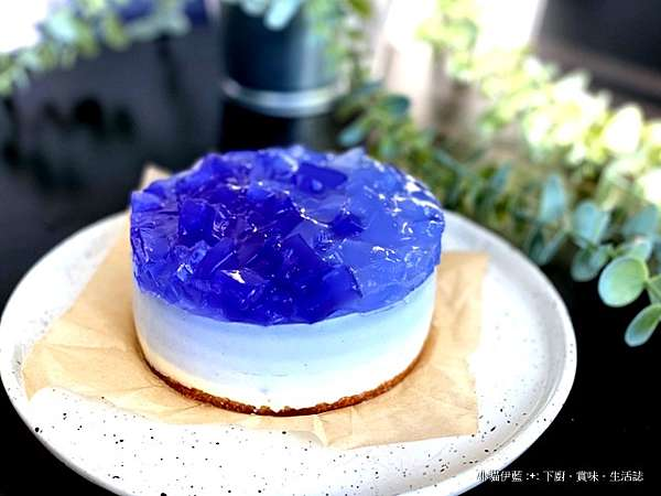 FactuallyNathan's tweet image. blu crystl chiscake🥶