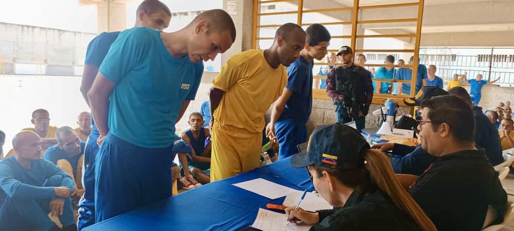 Junto a los órganos del Sistema de Justicia iniciamos este #23MAR un abordaje de atención jurídica integral en la Comunidad Penitenciaria Fénix Lara. 
#PresenteYFuturoDePaz