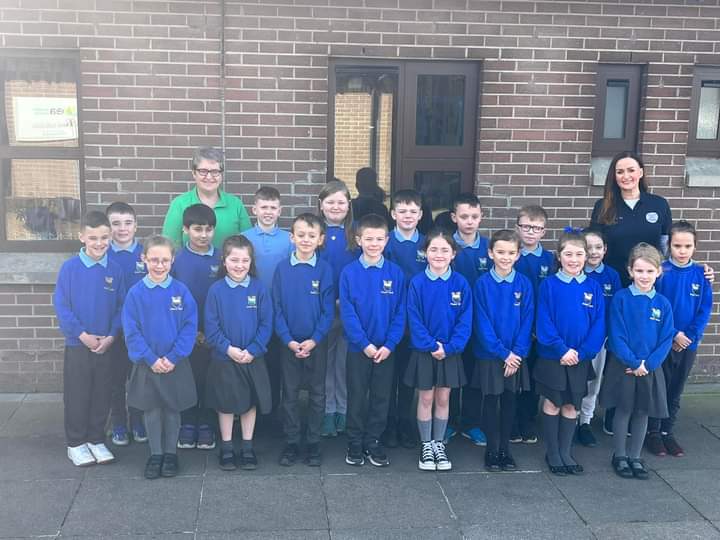 ReNewYou7's tweet photo. "Our Primary 5 pupils were delighted to receive their certificates from Aoibheann ReNew You this week." 

Principal Mrs. Kingh, Sion Mills Integrated Primary School, Northern Ireland. 

https://t.co/frfScG7fhd @ReNewYou7 https://t.co/WVplAJuozT