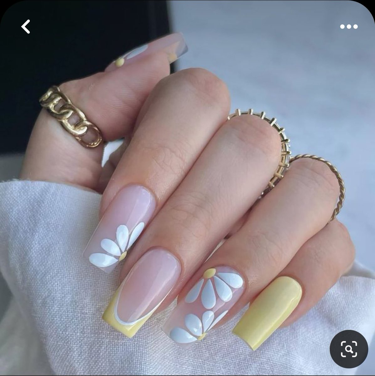 stefanartistry's tweet photo. Took a lot of mixing to get the right shade of spring yellow but I got there. My next video is a someone else choose what I should do next and they chose a daisy spring nail design. Lets go!!! 💅🏾 

Im pretty sure I can do it 😅 

#NailContentCreator https://t.co/xv2yjA76o6