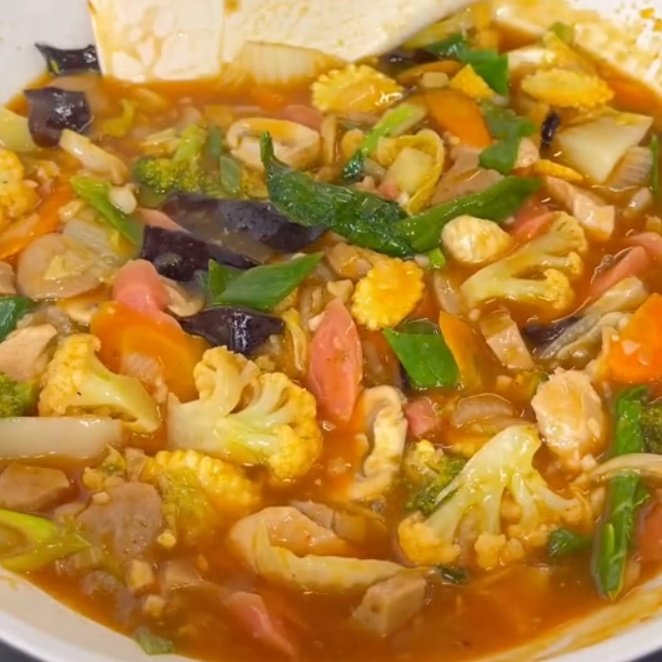 hyeeby__'s tweet photo. Buat kalian para ANAK KOST jangan makan AYAM GEPREK sama IND*MIE muluu!! SAYURAN juga HARUS dongg biar SEHAT!! Niih aku share resep sayuran yang WAJIB kamu RECOOK!!! cocok juga buat sahur/buka puasa!😋🥗🙌🏻 https://t.co/oPHEDxYnaZ