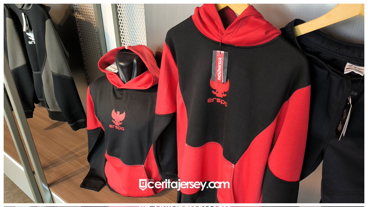 ceritajersey's tweet photo. #StoreVisit ke Official Garuda Store di komplek Stadion Utama Gelora Bung Karno, nyempetin liat isi barunya plus jersey anyar timnas kita.

#ceritajersey @Officialkjti https://t.co/PJtZFqU9yn