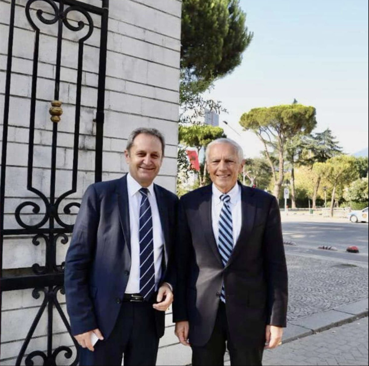 With <a href="/GeneralClark/">Wes Clark</a> on this important Memorial Day 🇽🇰✌️<a href="/NATO/">NATO</a> 🤝#Kosova #freedom #HumanRights #independence