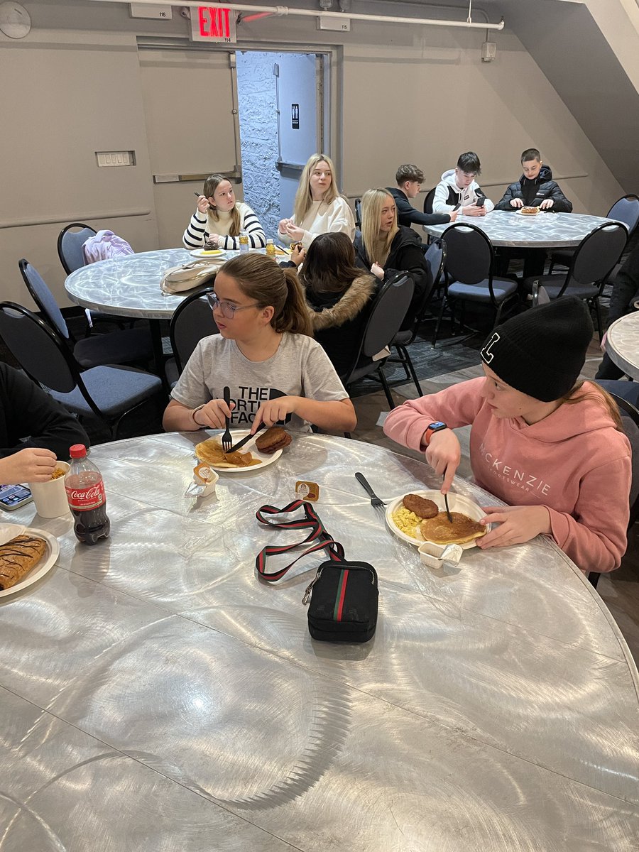 CHCSExpressArts's tweet image. The pupils are all up ready to start the day! Fuelling up with some hot breakfast and treats! 🍩 🗽
@CefnHengoed