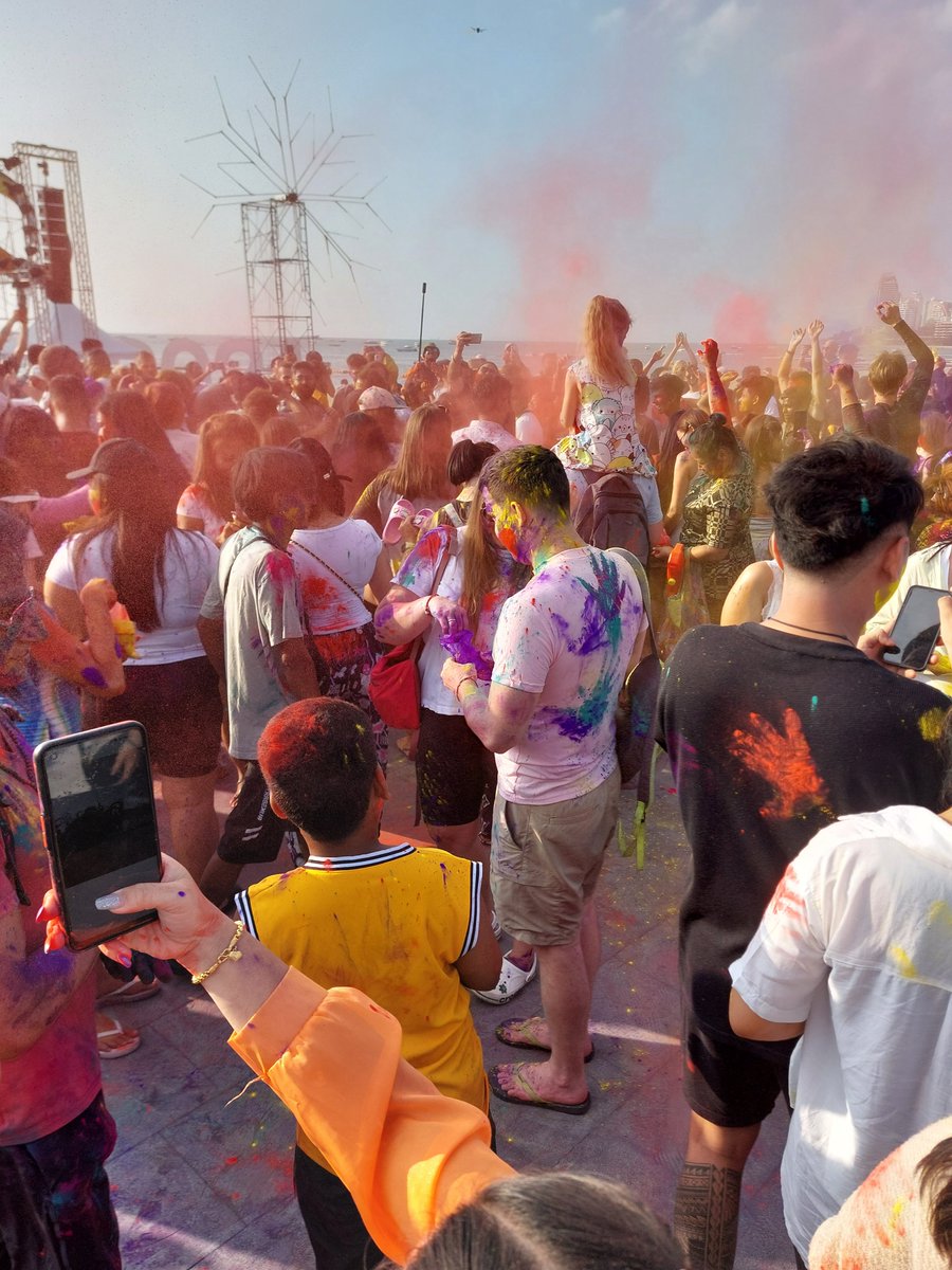 BlogDaz's tweet photo. Pictures from the Indian HOLI festival on Pattaya Beach on March 23, 2034
#Pattaya #PattayaThailand https://t.co/3p2ikBXgrO
