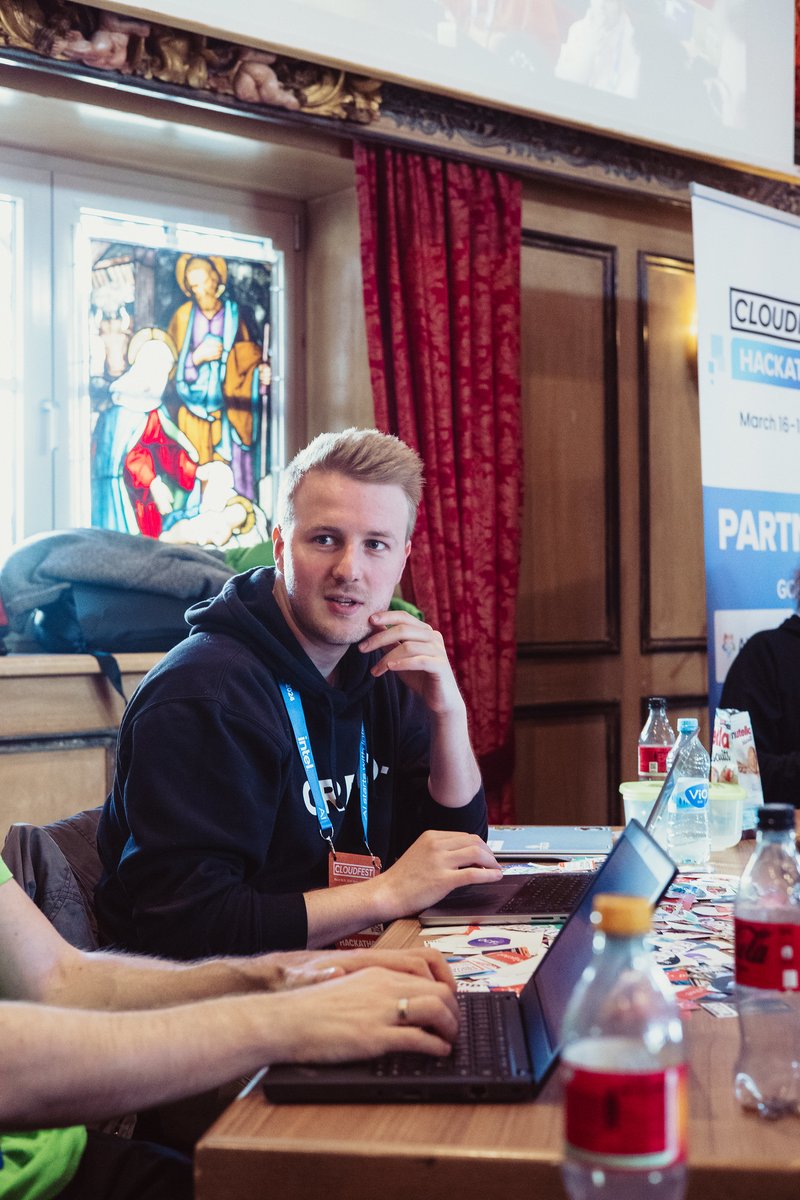 We wonder what @jakob__trost was saying here, at the @cloudfest Hackathon. 😀 He was part of the project Managing Multilingual Content with WordPress Multisite, led by @nullbytes, @fixgemacht and @thorstenfrommen, from @syde_gmbh. 
#CFHack2024