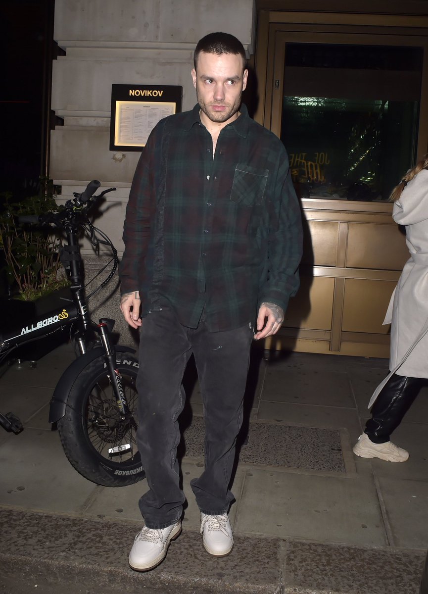 LPAHQ_'s tweet photo. 📸| Liam anoche en Londres.

©️splashnews https://t.co/Ne1g7hnNZN