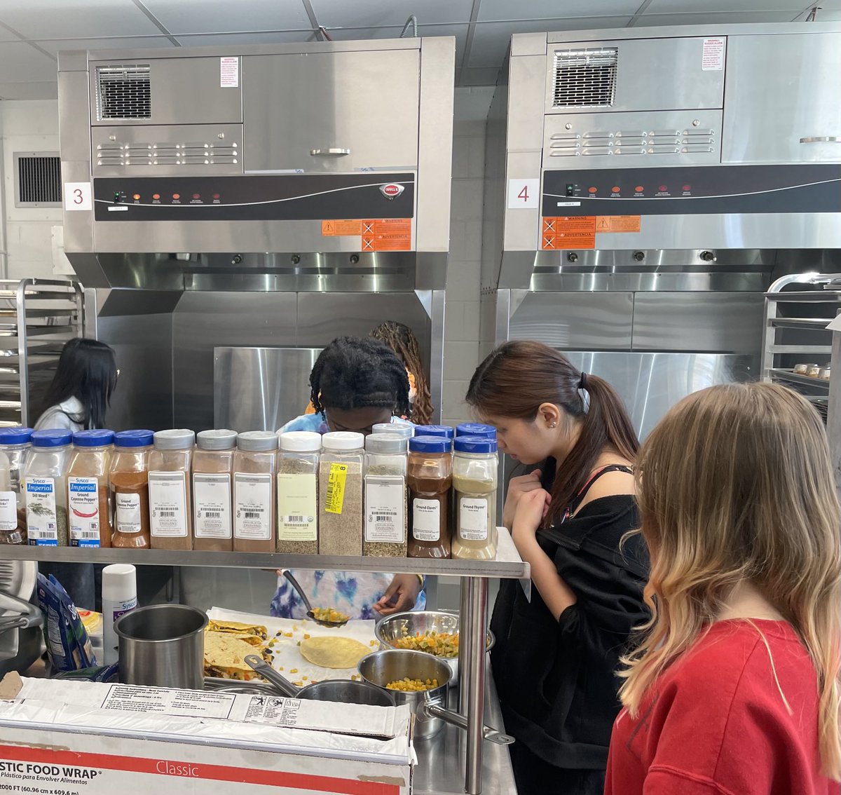 How nice to see some of our Ag teachers & students stay after school to do a cross-curricular activity with our Foods teacher & our Culinary teacher. They were able to see the new JHS Culinary CTE kitchen. #WeAreCTE ⁦@dpscte⁩ ⁦@JHSFalcons⁩ ⁦@DurhamPublicSch⁩