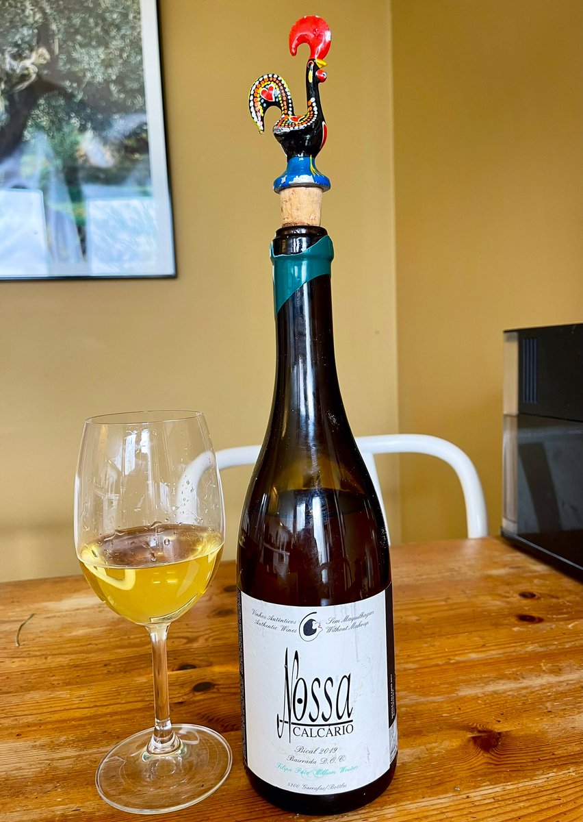 joukesp's tweet photo. #SundayLunch #VolAuVent #FrenchFries #Bical
Spent the morning in the kitchen to prepare a monumental vol-au-vent w great hollandaise. Extremely happy with result.
Wonderful pairing w Nossa Calcario (Bical grape) by @FilipaPato
Fruity, herbal, mineral, good acidity, length.
89-91 https://t.co/34tcnJRW9h