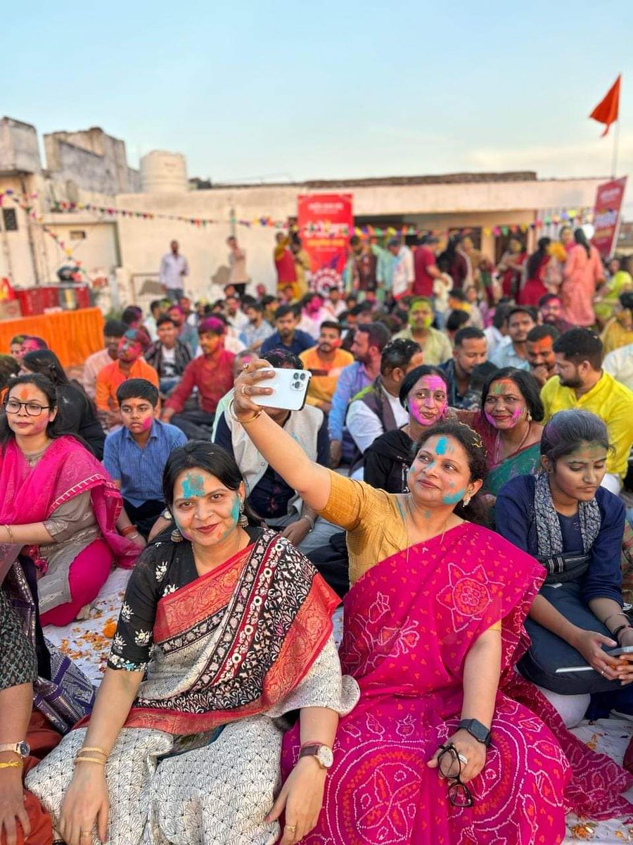 ABVP कार्यालय लखनऊ #रंगोत्सव कार्यक्रम आयोजित किया गया, जिसमे सांस्कृतिक कार्यक्रम में परिषद् के वर्तमान एवं पूर्व कार्यकर्ता उपस्थित रहे।
#होलिकादहन #Holi #AbvpLucknow #RKMLucknow