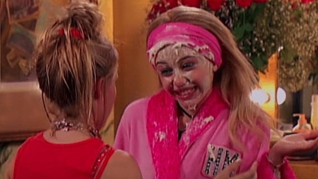 miley_anna_'s tweet photo. Happy 18 years of Hannah Montana! @MileyCyrus
18 years ago today the world saw Miley Cyrus on their screens for the first time as the star of what came to be the most popular Disney channel show! A worldwide phenomena! 
#HannahMontana #anniversary #18yearsofhannahmontana https://t.co/naUXLhreiE