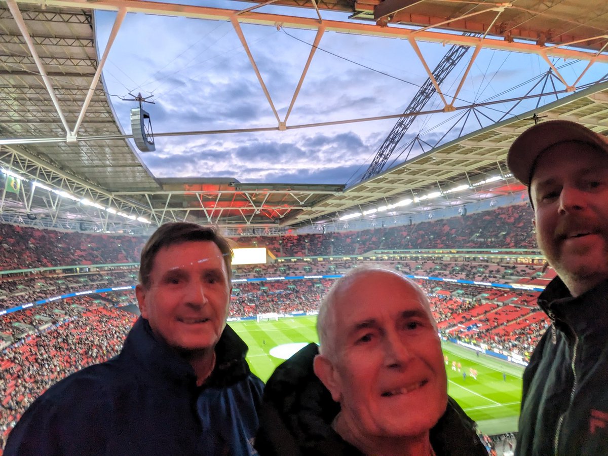 Eggyweggywegs tweet media