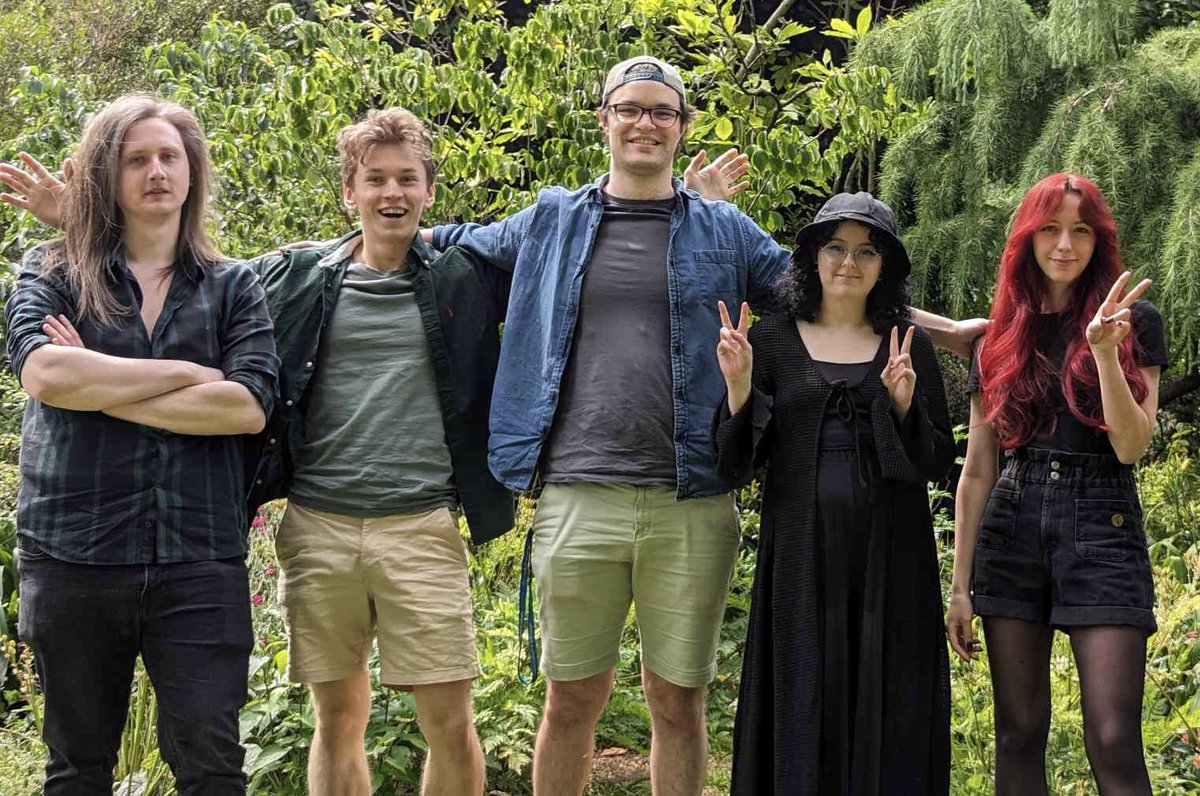 This is our lil studio fam 💕
Liam, Kamil, Dan, Kiki and Petra!
#thisiswhatagamedevlookslike
And we're working on @LumiStarbound 

This photo was taken in summer 2023 when it was so much warmer than it is now!

#indiedev #IndieGameDev #lumistarbound #sharesunday