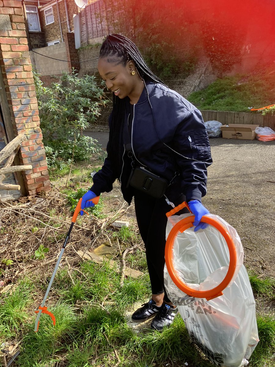 vincemaple's tweet image. Another great #GreatBritishSpringClean session in Chatham.

Thanks to Emma, Tai &amp;amp; Callum who joined Damola, Nina and I

Todays collection included 

20 Bags
2 Mattresses 
And…… an unused bag of garlic! 

#KeepBritainTidy