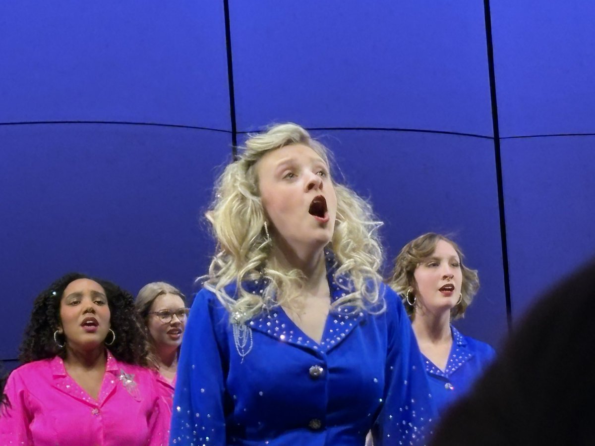 AaronKirlin's tweet photo. My sister at her very last show choir performance ever. Over the years, I’ve seen her do so much and go on amazing adventures. In the blink of an eye, she went from singing the National Anthem at Werner Park for a Chasers game to being on so many adventures. I will miss this. https://t.co/9ZfaSgKRFj