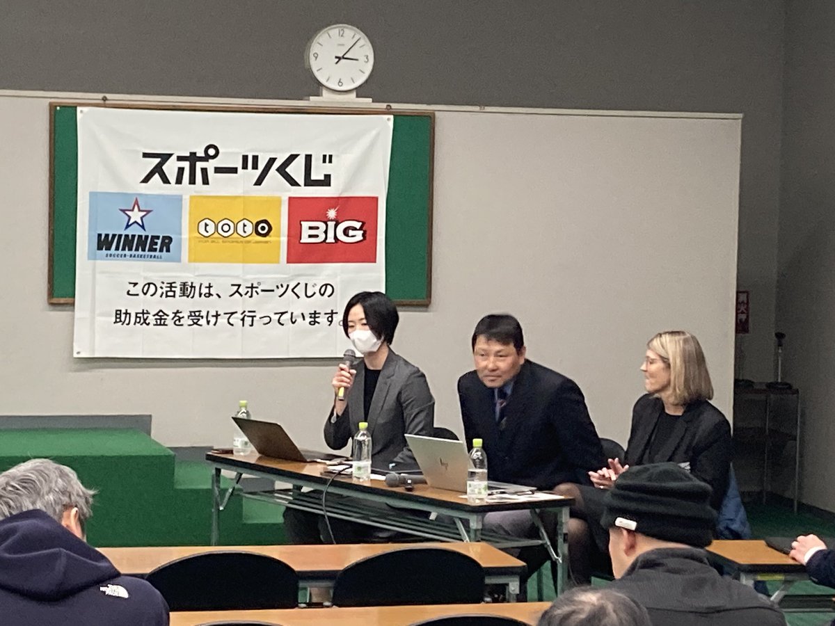 レガシープロジェクト　NZ招聘Day4

広くスポーツ指導や現役活動をされている方を対象の講演です。派遣選手の活動成果発表に始まり、今日の主な話題は東京五輪の暑さ対策、NZ代表の2016年から2021年までの試行錯誤など。来場者からはマラソン、カヌーなど幅広い競技への知識活用法が質問されました。