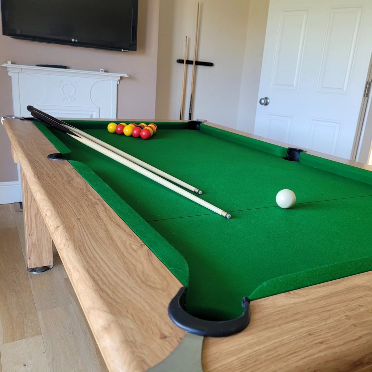 What better way to spend the rainy days in wales indoors than in our games room 🎲

We've had a fresh new green cloth fitted this week for the perfect game of pool🎱

#pool #gamesroom #llanlliana #cemaesbay #llanbadrig #selfcatering #luxury #coastalretreat #anglesey #topofwales