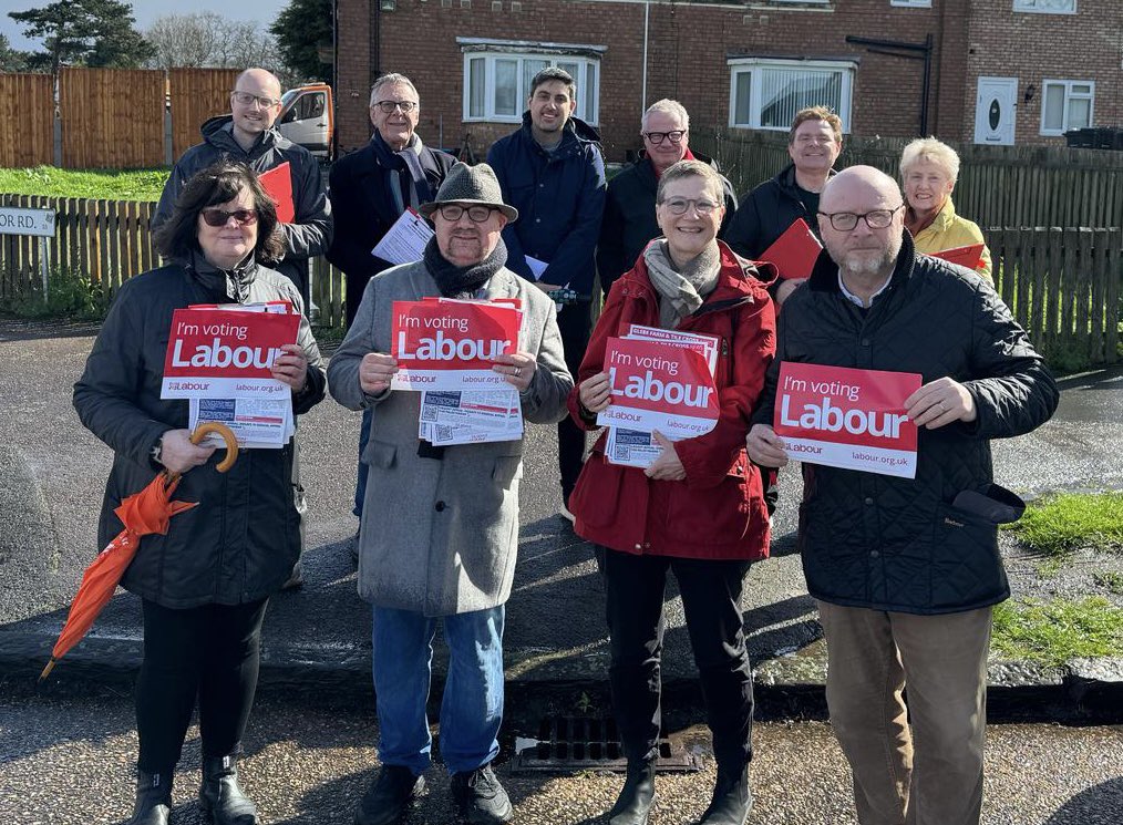 Great doorstep session in Glebe Farm for @RichParkerLab & @SimonFosterPCC with the brilliant @BrumLabour team! Residents truly sick of the Tories & desperate for change!