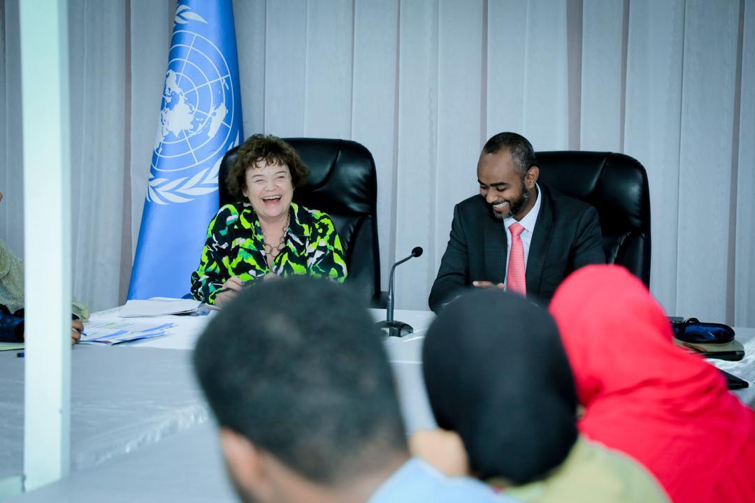 Defence Minister @Amohamednur met with UN SRSG @CatrionaLaing1 and UNICEF's @SaeedWafaa, focusing on preventing violence against children in Somalia, particularly conscription and abuse. The UN praised Somalia's commitment to protecting children's rights. The commitment of the