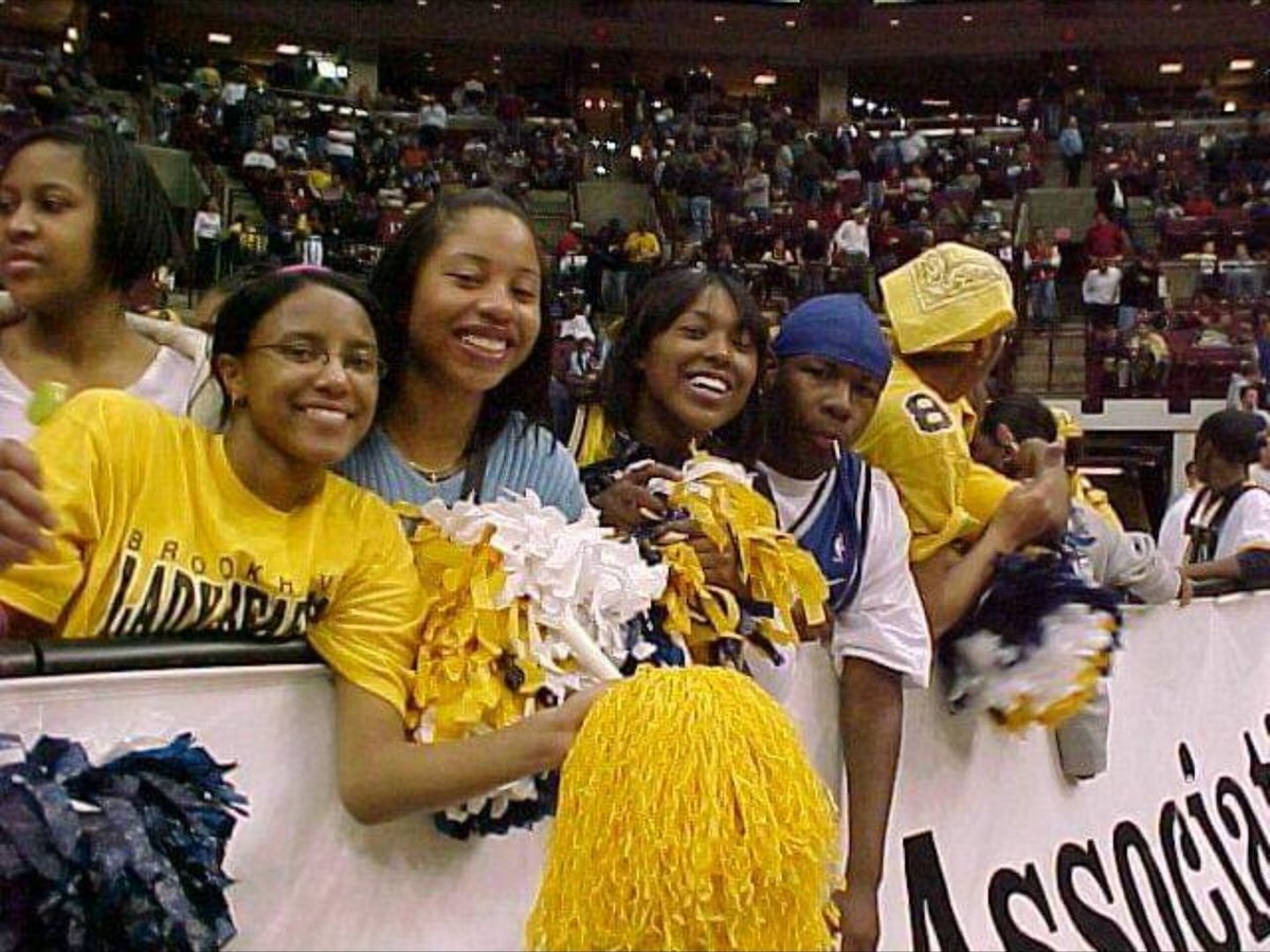 IAmLeaveil2's tweet photo. Back when #DaHav won a state title in hoop junior year in high school front row school pride was a BIG DEAL https://t.co/6xlHXb1KX5