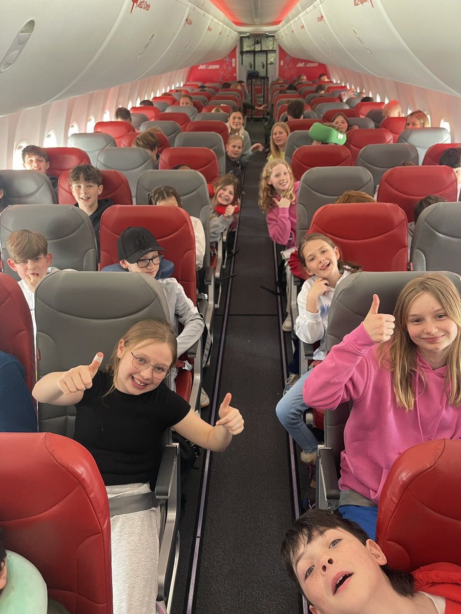 felstedprep's tweet photo. Ski 24 are off! All have had lunch, safely boarded and are ready to go! Next stop Geneva https://t.co/iXW2QskxUi