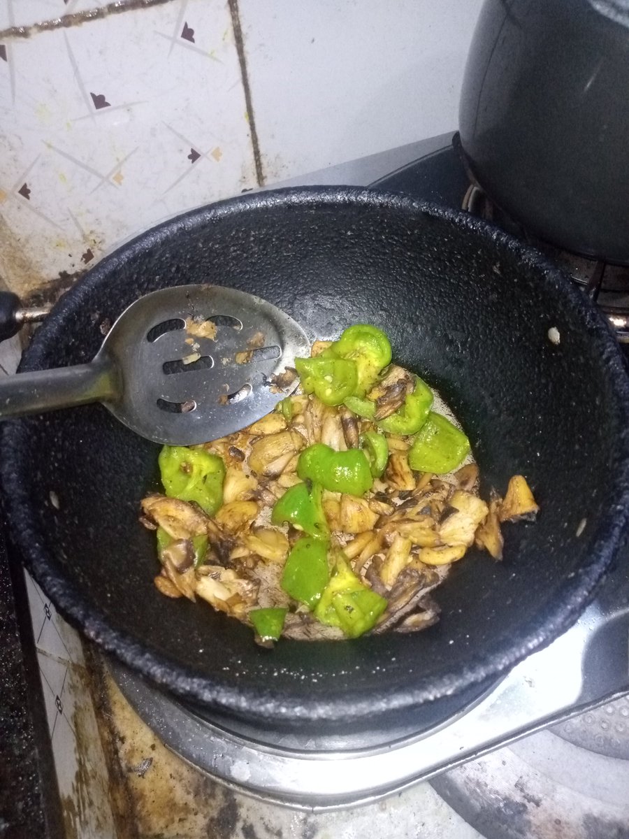 firingouty's tweet photo. Good evening Twitter aka X World
I made #mushroompulaoincoconutmilk and   #stirfriedmushroom last week ....
Today I made #friedricewithegg for breakfast https://t.co/T3PzXrt4W4
