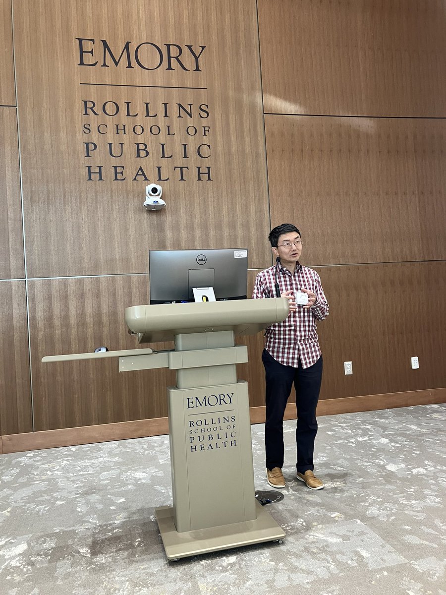 SteveQinEmory's tweet photo. Dr.Heng Li is speaking. #MCBIOS2024 https://t.co/Tb09sMIItR