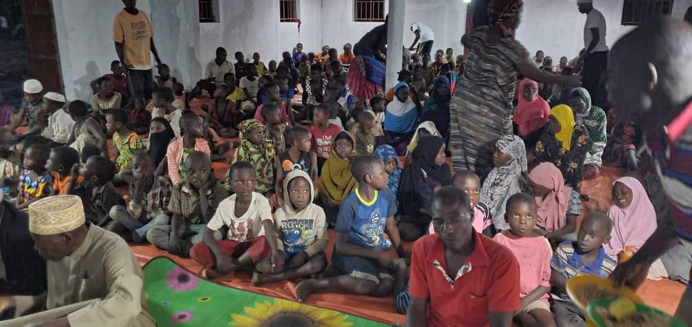 Building4Change's tweet image. Raised $600 to feed over 300 people in a few cities in Uganda 🇺🇬 these warm meals helped families break their fasts during this month of Ramadan 🌙

We are still accepting donations for the Uganda Relief Fund via etransfer, message for more info!