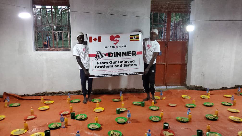 Building4Change's tweet image. Raised $600 to feed over 300 people in a few cities in Uganda 🇺🇬 these warm meals helped families break their fasts during this month of Ramadan 🌙

We are still accepting donations for the Uganda Relief Fund via etransfer, message for more info!
