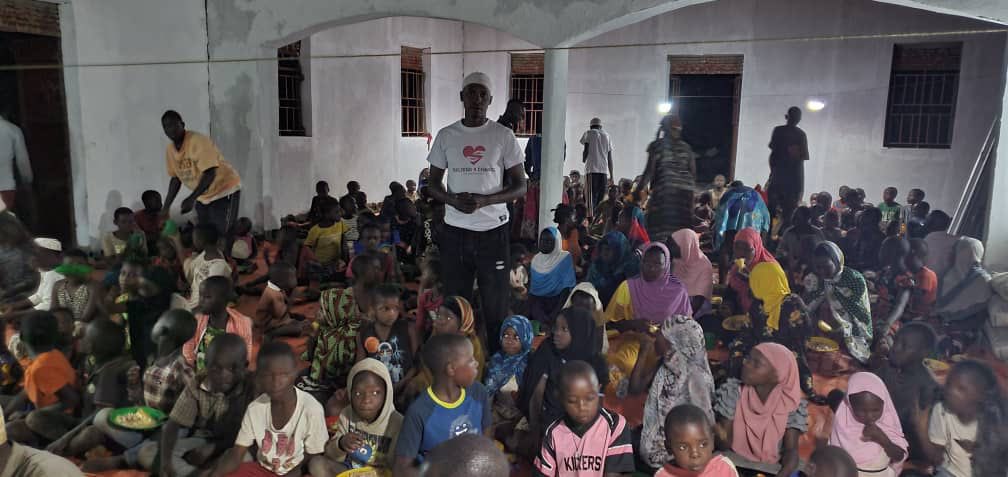 Building4Change's tweet image. Raised $600 to feed over 300 people in a few cities in Uganda 🇺🇬 these warm meals helped families break their fasts during this month of Ramadan 🌙

We are still accepting donations for the Uganda Relief Fund via etransfer, message for more info!