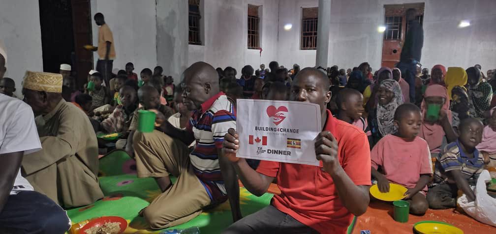 Building4Change's tweet image. Raised $600 to feed over 300 people in a few cities in Uganda 🇺🇬 these warm meals helped families break their fasts during this month of Ramadan 🌙

We are still accepting donations for the Uganda Relief Fund via etransfer, message for more info!