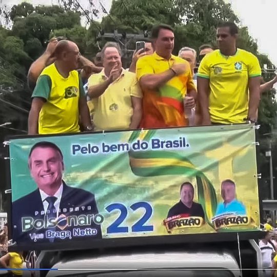 MidiaNINJA's tweet photo. A PF acaba de prender 3 suspeitos de serem mandantes do assassinato de Marielle. 

Chiquinho Brazão, deputado federal ligado à milícia, que tem passaporte diplomático dado pelo próprio Bolsonaro, Domingos Brazão, conselheiro do TCE e Rivaldo Barbosa, o ex-chefe da Polícia Civil.

Via @luanapsol