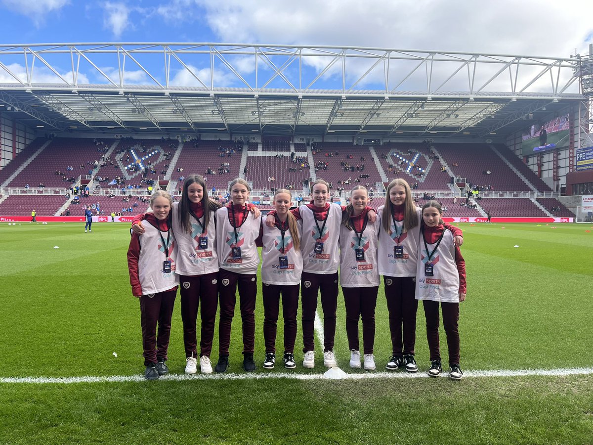 Top effort from the <a href="/WeeJambos/">Hearts B & Academy</a> GU14 team who are ball attendants at todays Final <a href="/ScotlandSky/">Sky Sports Scotland</a> #skysportscup