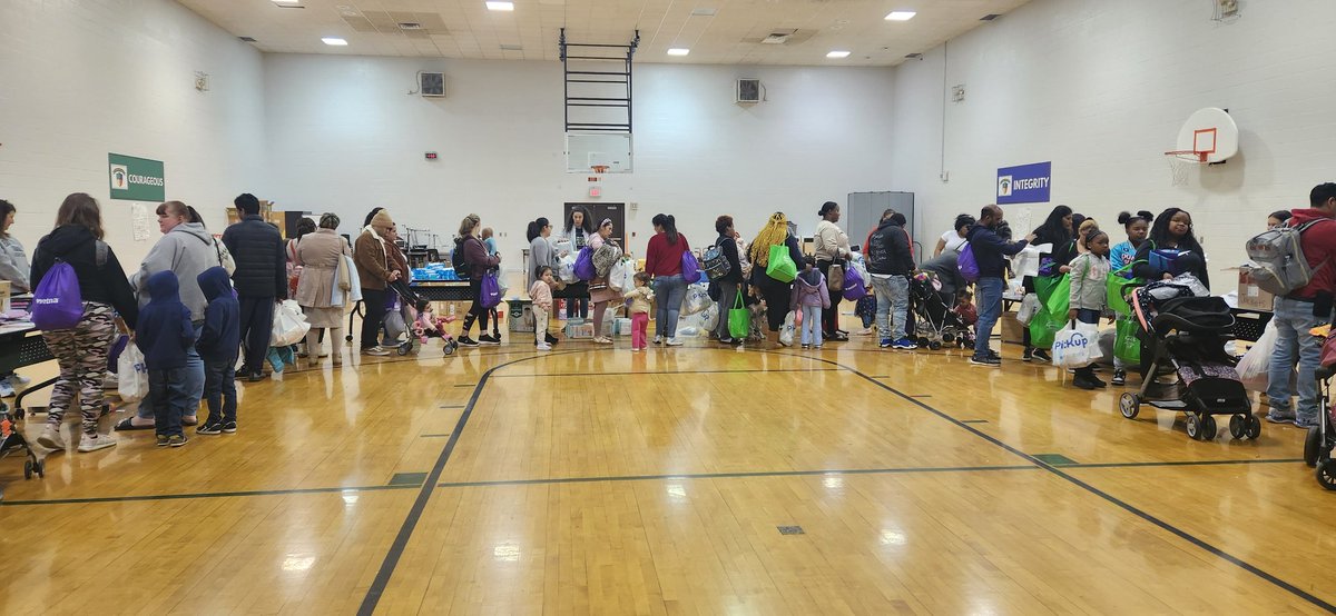 HMFRC's tweet photo. What an amazing event we had yesterday! We love taking care of the families in our city 🥰 300+ parents attended our East Area Community Baby Shower and Early Childhood Parent Resource Fair. Thank you to all the community partners! @GoffnerGwen @FRYSCKy  @JCPSAsstSuptASP https://t.co/2cr1gZhSlq