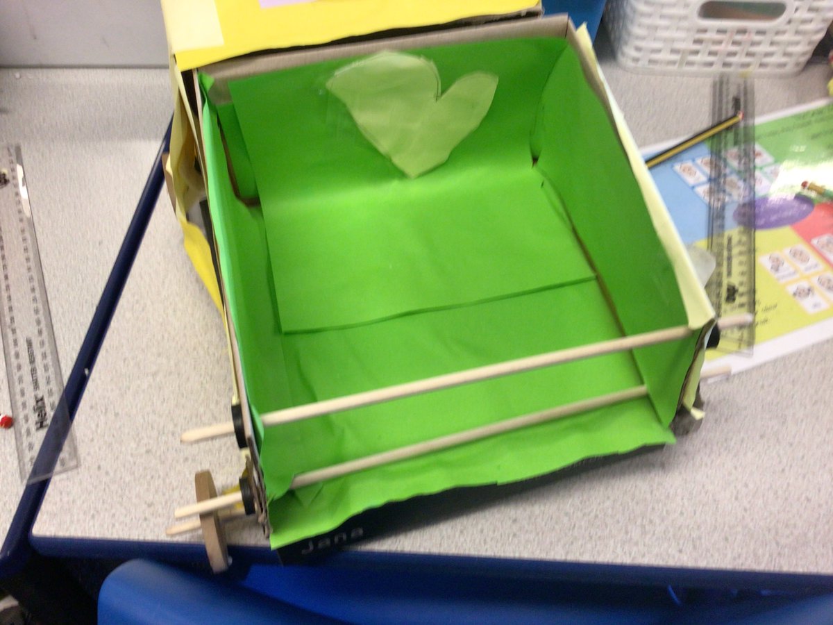 Y2Torrisholme's tweet photo. Curlews Class fitting LED lights, designing back flap and testing their dumper trucks. @TorrisholmeCPS #primaryengineer https://t.co/afZt4norld