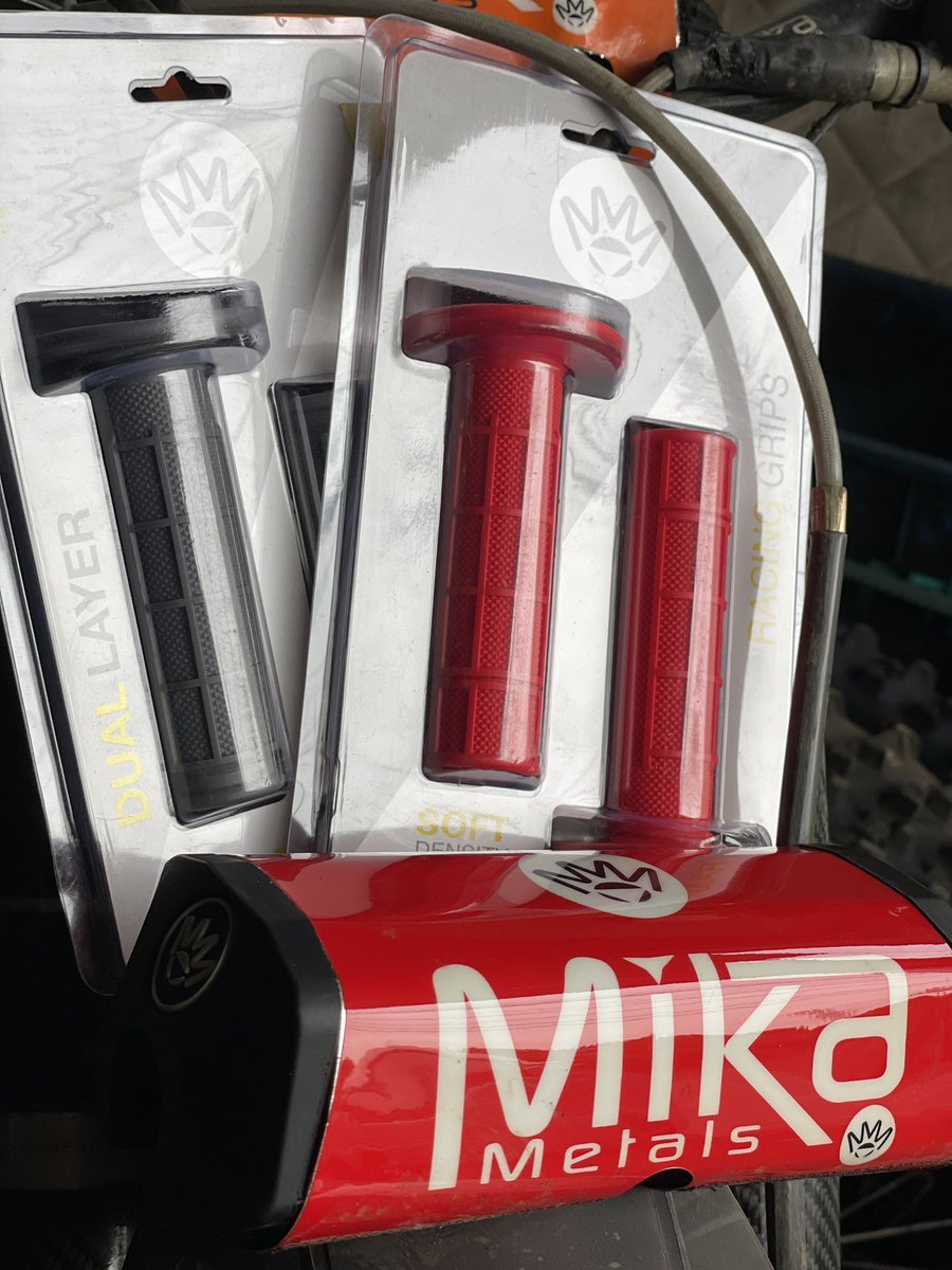 kk20010114's tweet image. 今年もアシタプランニングmx様より、MikaMetalsをサポートして頂きます。
全日本で出店もあるので、身体に合ったハンドルと手元のおしゃれパーツで、自分だけのバイクにしてみませんか？
まずは見た目勝負❗️

#MikaMetals
#アシタプランニングmx