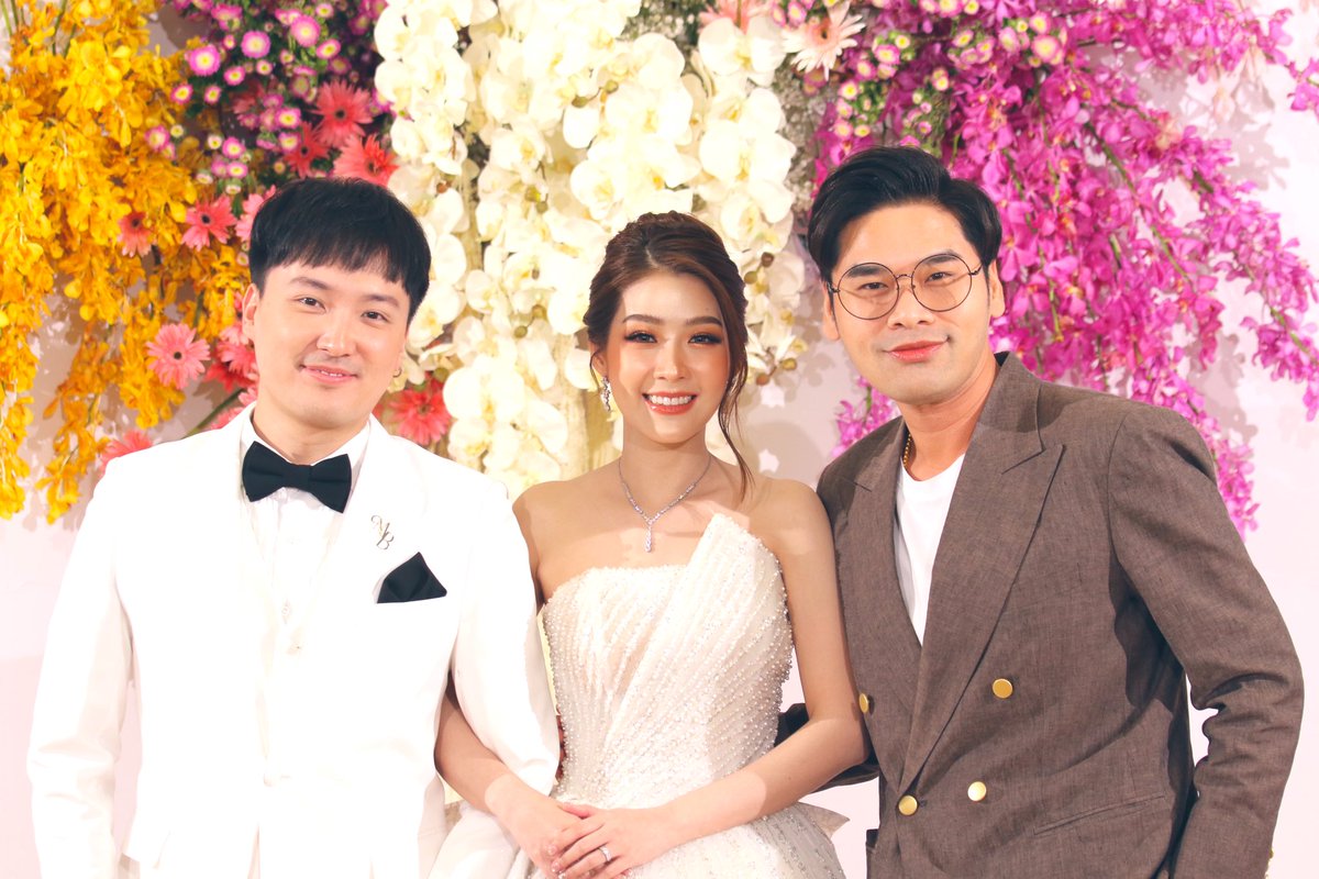 AndrewVeryBig's tweet photo. @brightidol_af9
ขอบคุณครูก๊องมากๆนะครับ …. บินมาร่วมงานลูกศิษย์สุดที่เลิฟด้วย …. เสียดายครูปุ้ม จะมาด้วย แต่ติดซ้อมคอนเสิร์ต สาว สาว สาว 😘🙏🏻🙏🏻🙏🏻
#MBWedding
#BrightWitchawet https://t.co/CnL9lojt0N