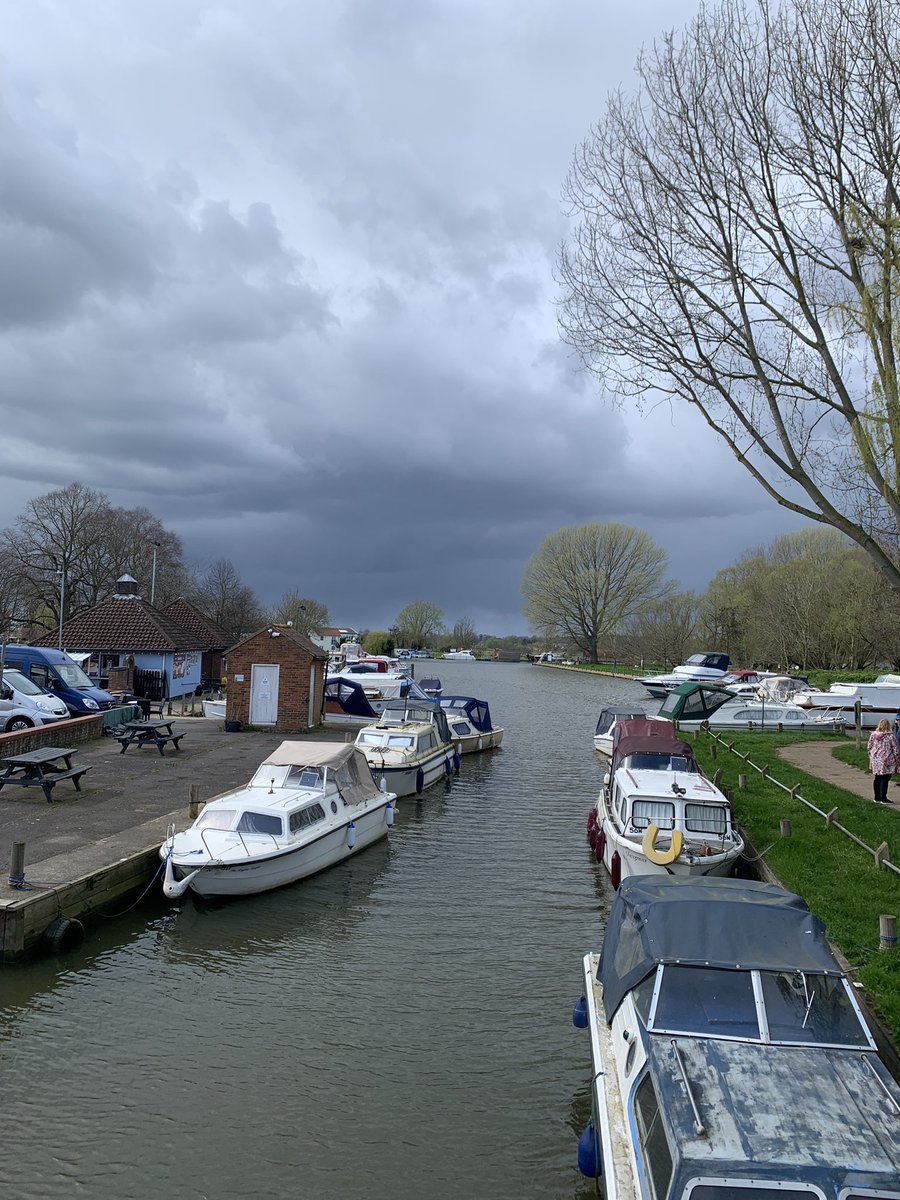 TonyArmstrongDT's tweet photo. Refreshing 10 mile walk in a very strong wind along the Broads from Oulton Broad to Beccles yesterday! With a well deserved lunch at Twyfords! #NorfolkBroads https://t.co/BtMP6vzLkz