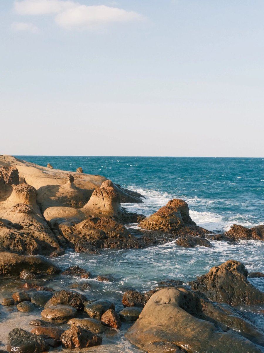 GroovyStylesSA's tweet image. The sea may make every coast think,
The sea comes especially for it.